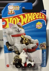 2025 HOT WHEELS FELINE LUCKY N CASE NEW CASTING 1st EDITION VHTF MANEKI-NEKO CAT - Picture 1 of 3