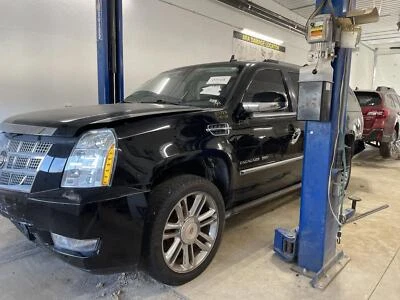 Used Body Control Module fits: 2014 Cadillac Escalade esv Body Control BCM under - Image 1 of 4