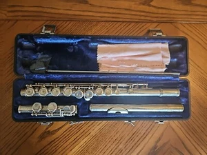 WT Armstrong 104 Silver Plated Flute with Hard Case Made in USA - Picture 1 of 15
