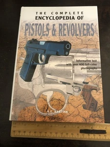 The Complete Encyclopedia of Pistols & Revolvers - Picture 1 of 24