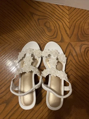 White Sandals With Straps And Floral Accents Size 7.5 - Image 1 of 4
