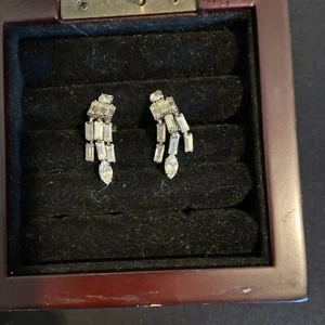 Vintage Designer Signed Weiss Clip On Earrings Clear Glass Rhinestone Jewelry - Picture 1 of 4