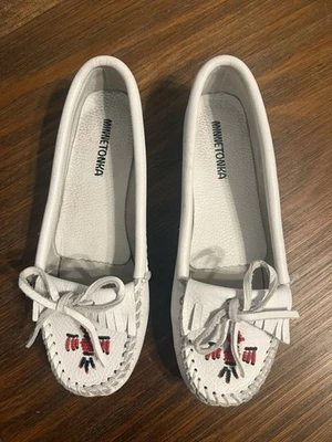 Minnetonka Mocasines de Cuero Blanco Con Cuentas Thunderbird Zapatos para Mujer Talla 8” Foto 1 de 4