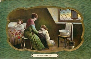 Cartolina Bed Time Figlia Madre che prega in rilievo divisa C. 1910 Philco  - Foto 1 di 2