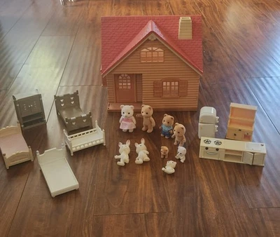 Cabaña de inicio Calico Critters Sylvanian Families con accesorios Critters Foto 1 de 4