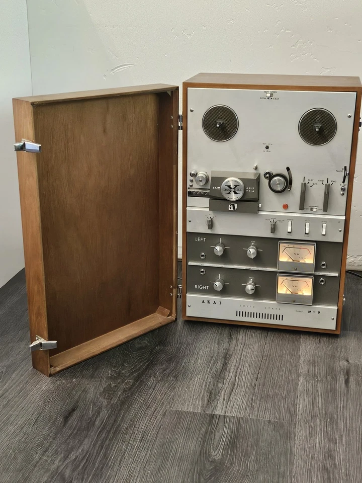 Reproductor de carrete a carrete de estado sólido Akai M-9 de colección enciende ruido extraño Foto 1 de 4