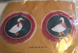 VINTAGE CREATIVE CIRCLE CHRISTMAS BIBS & BOWS GOOSE EMBROIDERY KIT NIP  - Picture 1 of 2