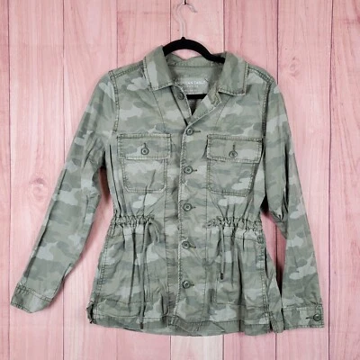 Chaqueta militar American Eagle para mujer talla pequeña verde militar camuflada Foto 1 de 4