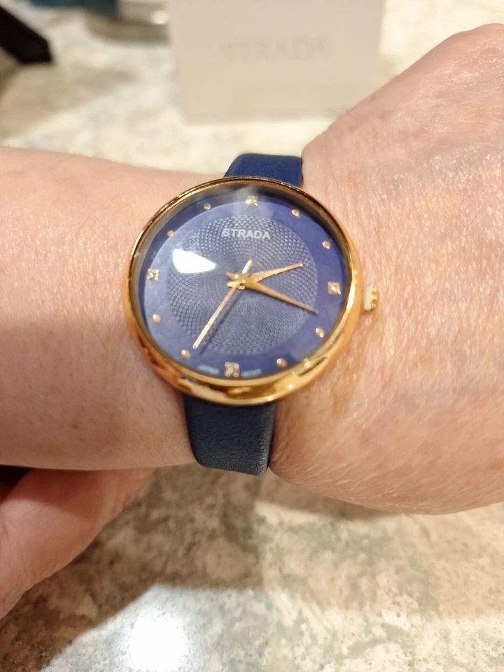 Reloj movimiento japonés Strada azul marino imitación cuero correa se adapta (6,25-7,75 pulgadas) Foto 1 de 4