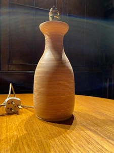 QUALITY VINTAGE TURNED LIGHT LAYERED PLYWOOD TABLE LAMP 13" TALL - Picture 1 of 10