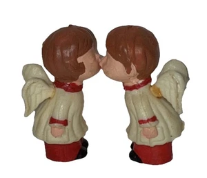 Vintage tiny plastic kissing Christmas angels - Picture 1 of 6