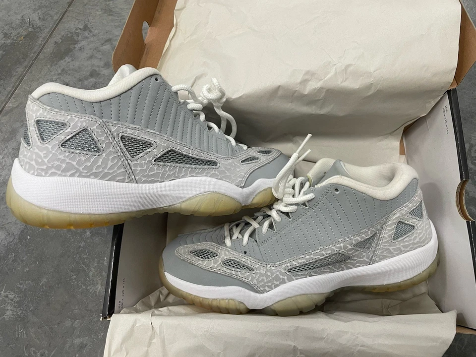 DS Air Jordan 11 ретро низкий IE Silver Zest 2007 желтая подошва - Изображение 1 из 4