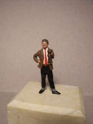 O SCALE  FIGURE  1/43  MR BEAN  ATKINSON  VROOM  PAINTED  FOR  MINICHAMPS  NOREV - Image 1 of 4