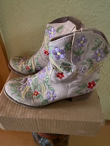 Wunderschöne Stiefelette mit Blumen - Größe 39 - Bild 1 von 5