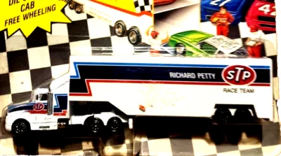 RTR racing champions Richard Petty Transporter STP RACE TEEM KW T-600 AN TRAILER - Image 1 of 4