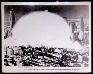 Invasion U.S.A. (1952) foto originale 8x10 NYC esplosione nucleare scena attacco atomico - Foto 1 di 2
