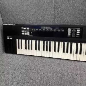 NATIVE INSTRUMENTS KOMPLETE KONTROL S49 MIDI KEYBOARD - Picture 1 of 10