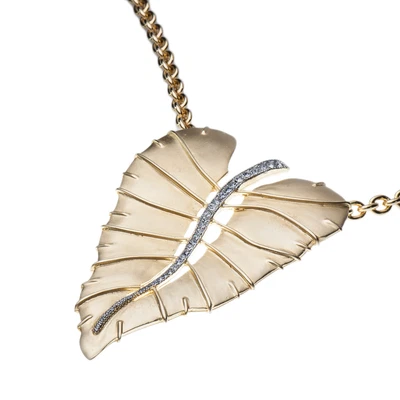 Collar colgante hoja de oro Kenneth Jay Lane con pedrería 5725NSGB Foto 1 de 3