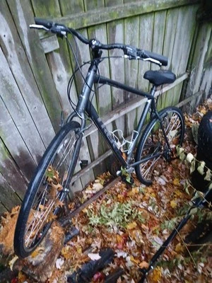 Trek Road Bicycle TREK GOOD 100x32 Tires WHEELS Bike SOLD AS IS PARTS OR REPAIR  - Image 1 of 4