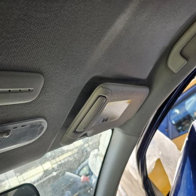 2016-2019 NISSAN VERSA (SEDAN) PASSENGER SIDE SUN VISOR: GREY - Изображение 1 из 4