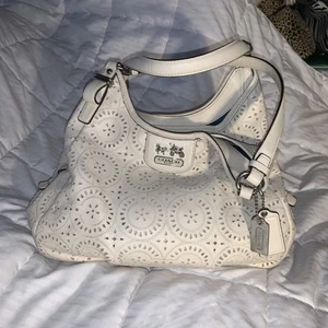 Coach Madison Maggie Schultertasche Modell 19625 Spitze Leder Laxer Cut Design - Bild 1 von 11