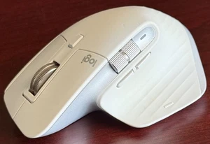 Logitech MX Master 3S dla komputerów Mac - Bezprzewodowa mysz Bluetooth Apple, iPad - jasnoszara - Zdjęcie 1 z 10