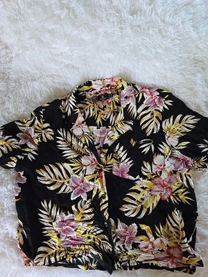 VOLCOM NEW $45 Gen Wow Short Sleeve Top Black Floral Print Medium - Image 1 of 4