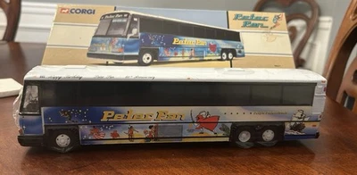 Corgi - Autobuses modernos EE. UU.: MCI-102 DL3 Peter Pan cumpleaños sellado Foto 1 de 4