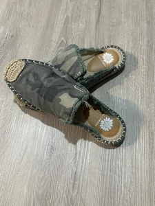 Yellow Box Lazaro Slip On Mules Canvas Camp Size 7 - Picture 1 of 5