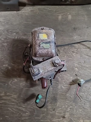 76-77 TOYOTA CELICA RA29 20R IGNITION COIL ASSEMBLY Ignitor - Image 1 of 4