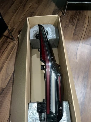 2021-2024 Cadillac Escalade Genuine GM Tail Lamp 87866703 - Image 1 of 4