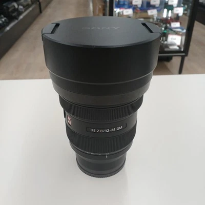 Lente gran angular SONY SEL1224GM para cámaras sin espejo - Imagen 1 de 4