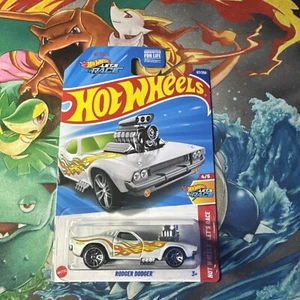 Hot Wheels Rodger Dodger, 2025, #67 W/ Protector - Picture 1 of 2
