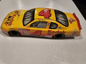 Action Racing #4 Kodak Looney Tunes Rematch 2002 Monte Carlo 1:24 Scale - Picture 1 of 7
