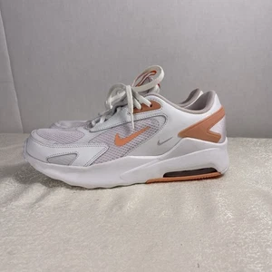 Nike Air Max Bolt Jungen 7Y, Damen 8,5/9 weiß pfirsich sportliche Sneaker CW1626501 - Bild 1 von 13