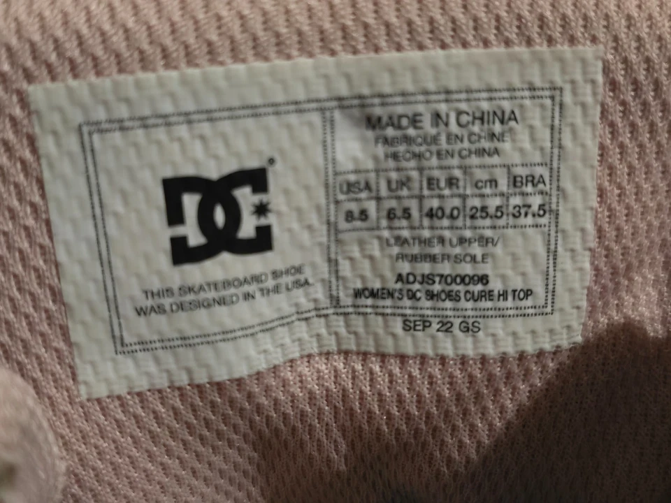 Dc pink shoes gently used size 8.5 maybe used less than 8 times - Image 1 of 4