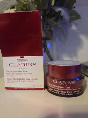 Crema de día súper restauradora Clarins MULTI INTENSIVE JOUR (1,7 oz.) Foto 1 de 4
