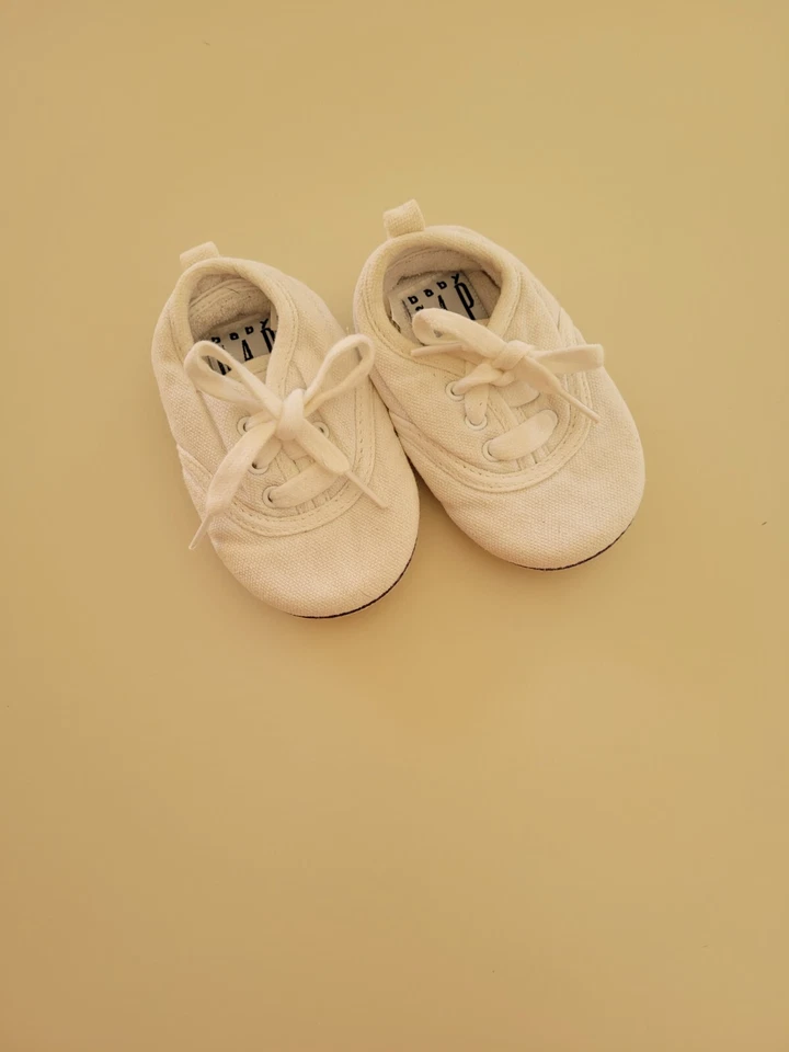 Zapatilla deportiva vintage baby gap con cordones para cuna blanca azul marino talla 3 Foto 1 de 3