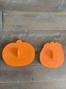 Wilton Pumpkin Cookie Cutter Set Of 2 Jack O’ Lantern Halloween Baking 1990 - Picture 1 of 5