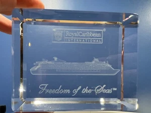 Royal Caribbean Blocco di Cristallo FREEDOM OF THE SEAS 3D Inciso con Scatola - Foto 1 di 7