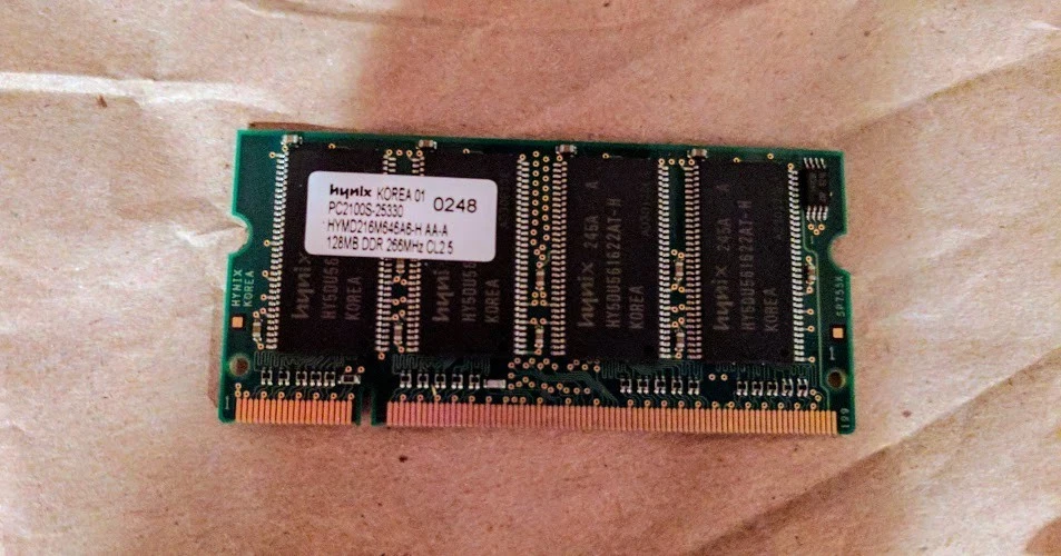 Hynix 128 MB DIMM 266 MHz DDR Memory (PC2100S25330) - Image 1 of 1