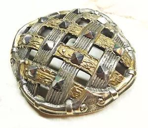 Botón grande antiguo de latón perforado ~ entrelazado tejido de canasta y aceros cortados - Imagen 1 de 7