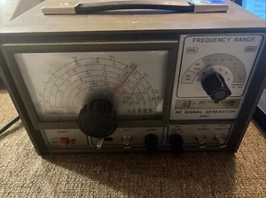 BK Precision Dynascan Corp Model 2005 RF Signal Generator to 450 MHz - Picture 1 of 7