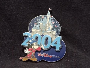 Disney Pin MICKEY MOUSE Walt Disney World Castle Pin 2004 - Picture 1 of 2