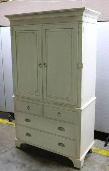 Elegant Ethan Allen Made in America Bedroom Wardrobe Chest Armoire - Image 1 of 4