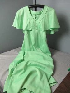 Vintage Women's Dress Mint Green w/ 3 Lucite Buttons & Attached Cape h5 tk - Picture 1 of 9
