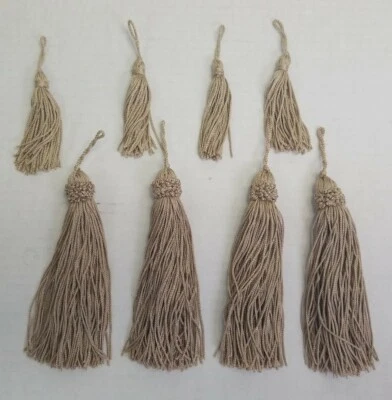 Juego de 8 adornos para casa India hechos a mano en India 4 cortinas 4 borlas clave color topo Foto 1 de 4