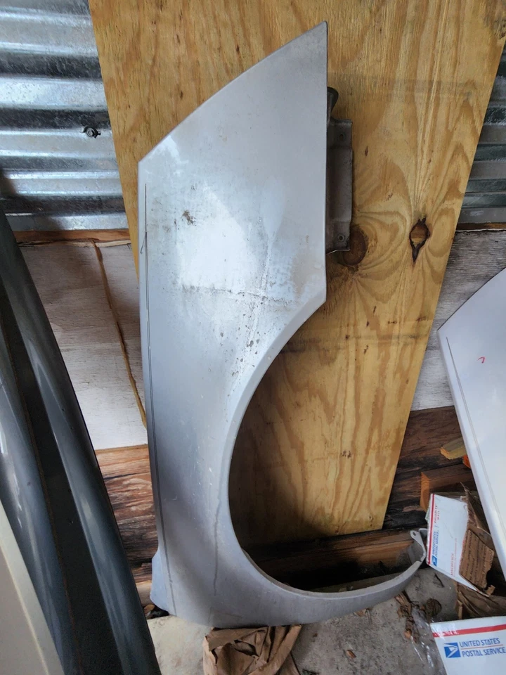 Guardabarros del pasajero derecho Cadillac DTS 2006 2007 2008 2009 2010 2011 Foto 1 de 1