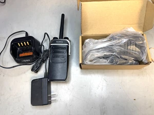 Hytera PD602 um UHF 400-527 Mhz with accessories, great condition - Afbeelding 1 van 12