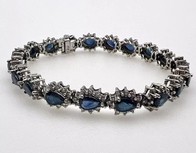 Brazalete de tenis BITA firmado con halo de diamantes y zafiro azul de oro blanco de 14K 7 pulgadas Foto 1 de 4